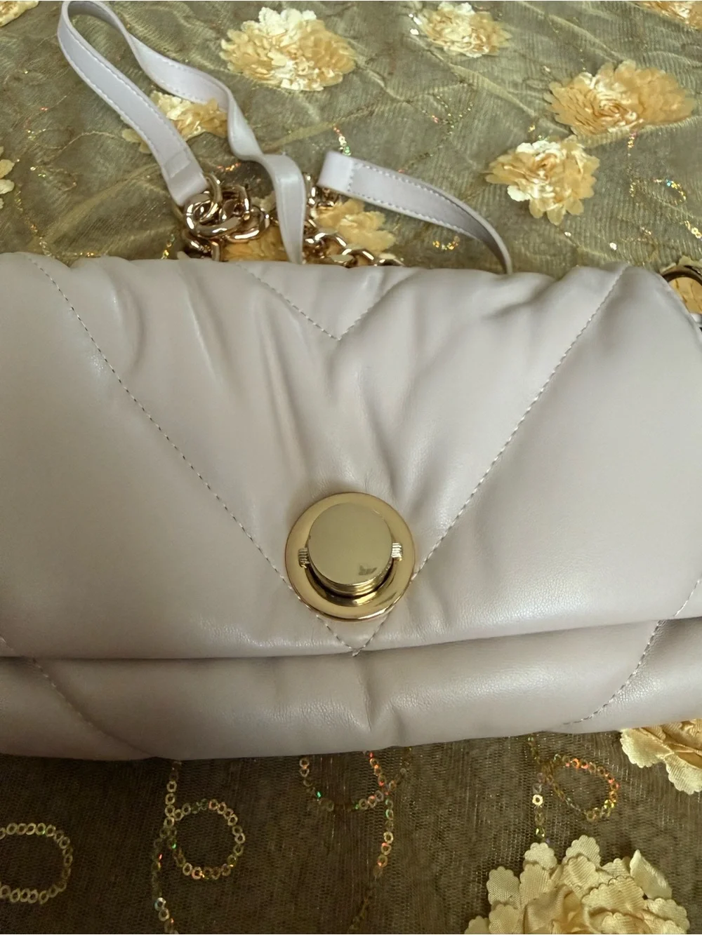 Women’s Quilted Chain-Handle Shoulder Bag in Light Gray